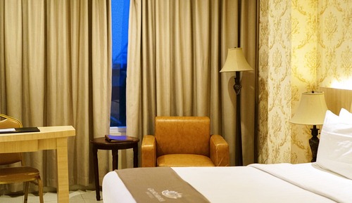 Deluxe Queen Room