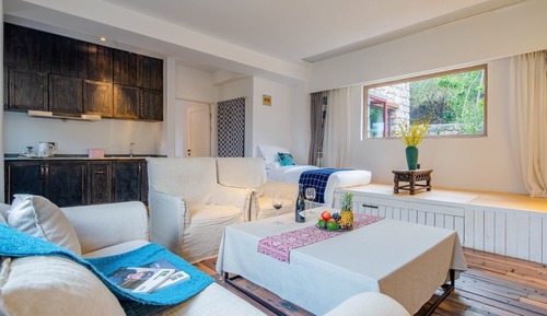 Signature Triple Room