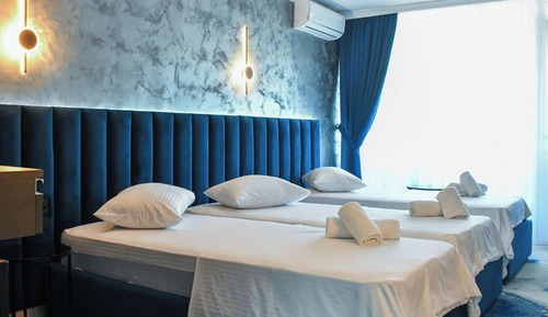 Luxury Triple Room, Balcony, City View