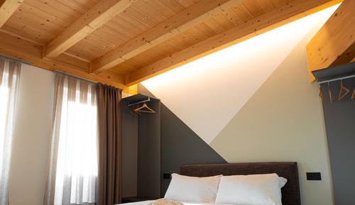 Suite, Sauna, Mountain View