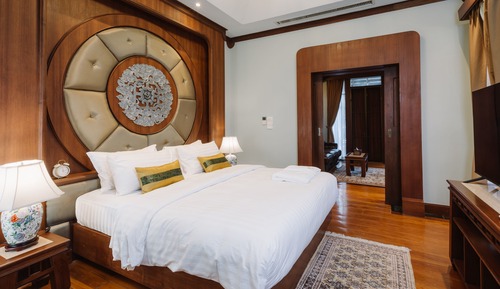 Suite Jacuzzi Room