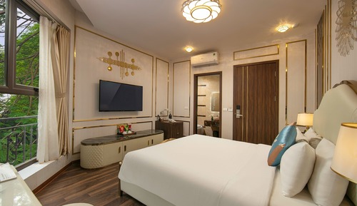 Standard Room, 1 King Bed, Garden View