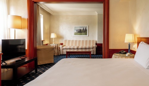 Junior Studio Suite, 1 King Bed with Sofa bed