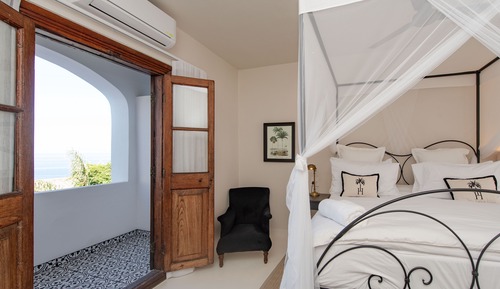 Suite, Sea View