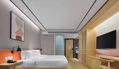 Room, 1 King Bed (High Floor)