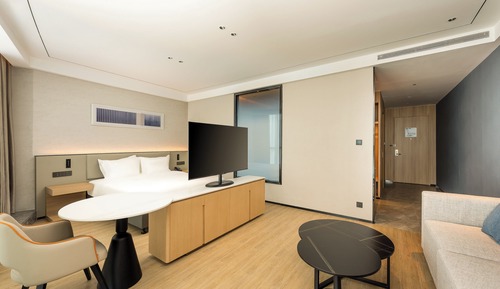 1 King Suite