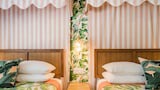 Standard Queen, 2 Queen Beds