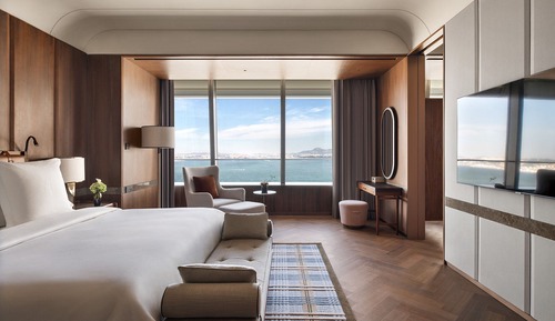 Suite (Ambassador, King)