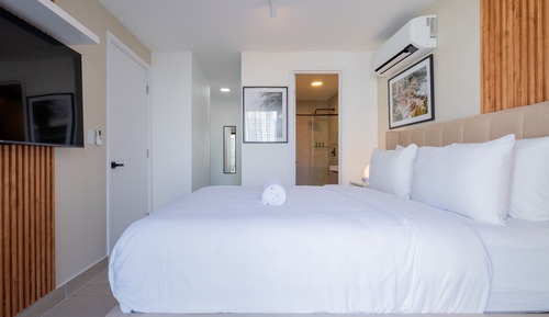 Apartment (15E)