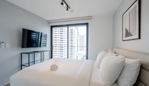 Apartment (18H)