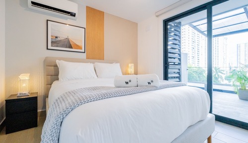 Apartment (08E)