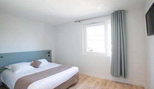 Family Apartment, 1 Queen Bed with Sofa bed, Courtyard View