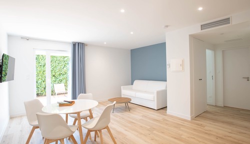 Family Apartment, 1 Queen Bed with Sofa bed, Courtyard View
