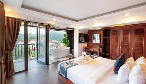 Deluxe Apartment, 1 King Bed, Non Smoking, Mountain View