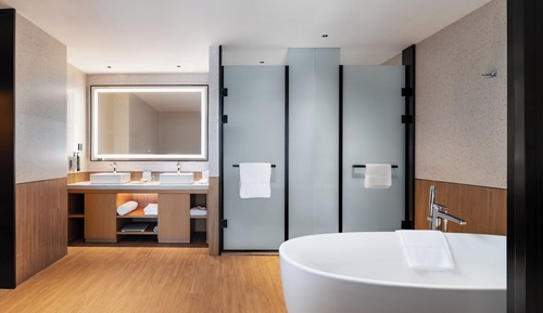 Deluxe Suite, 1 King Bed