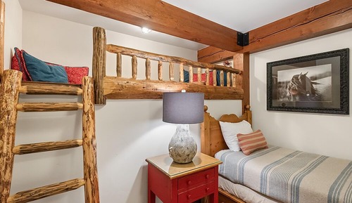 Deluxe Condo, 3 Bedrooms, Patio, Mountain View (108)