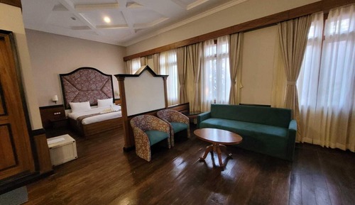 Presidential Room