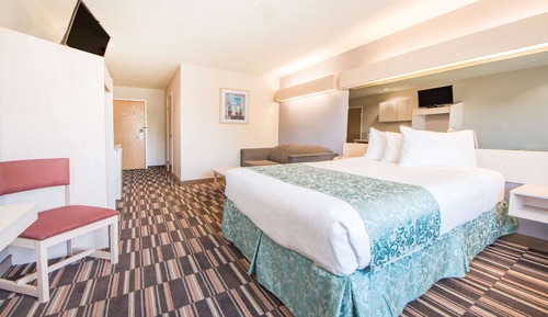 Studio Suite, 1 Queen Bed, Accessible, Non Smoking (Mobility)