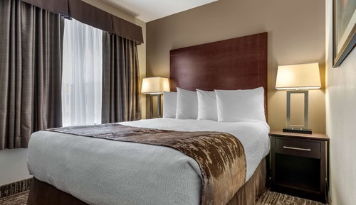 Suite, 1 Queen Bed, Non Smoking, Refrigerator & Microwave