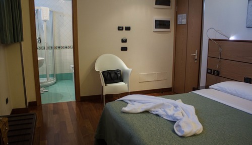 Economy Room, 1 Queen Bed, Annex Building
