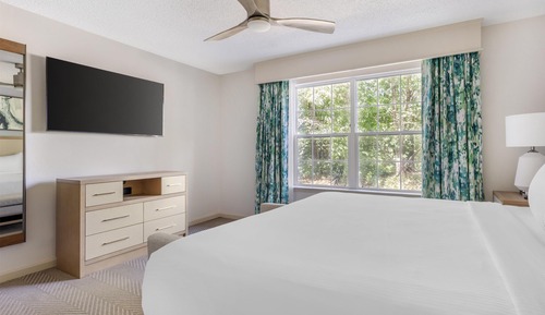 Suite, 2 Bedrooms (Roll-In Shower)
