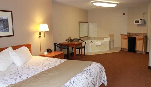 Deluxe Room, 1 King Bed, Hot Tub