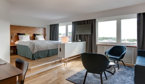 Deluxe Room, Non Smoking (2 Single Beds and Sofa Bed)