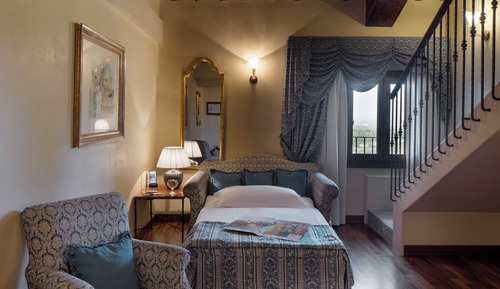 Room, Connecting Rooms