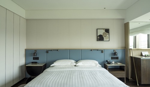 1 KING BED PREMIER - Club Lounge Access