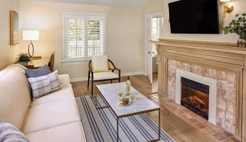 Signature Queen Suite + Sofa bed
