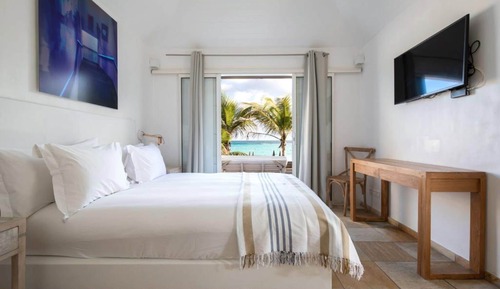 Room, Beachfront