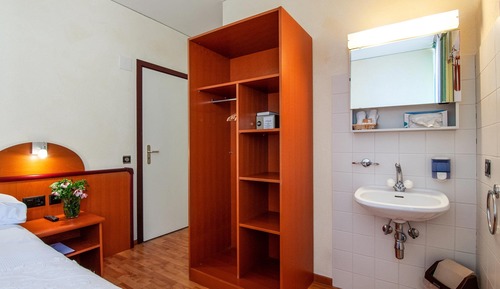 Economy Single Room, Shared Bathroom