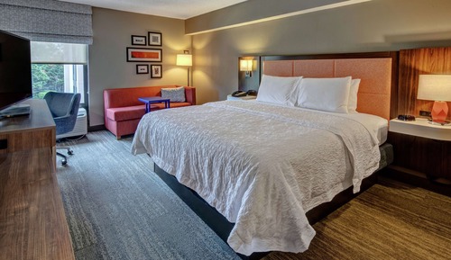1 King Bed, Pool View, Near Elevator, Non Smoking