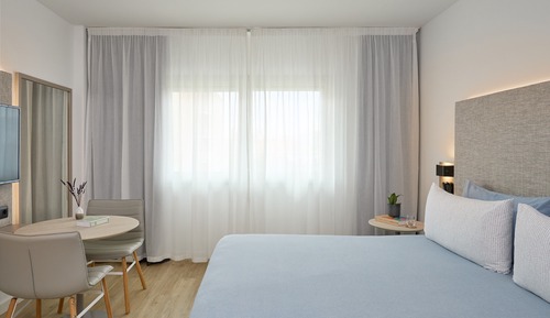 Townhome, Connecting Rooms (The Studio City View 4+1)