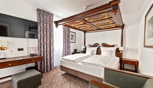 Club Double Room with view to the courtyard