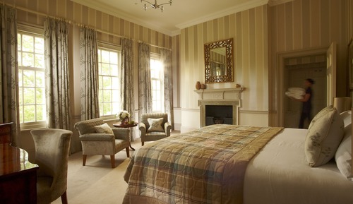 Suite (Feature )