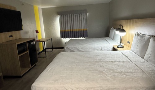 Room, 2 Queen Beds, Non Smoking