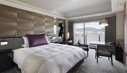 Non Smoking, 1 King Bed, Granvia Deluxe Room with Club Lounge Access