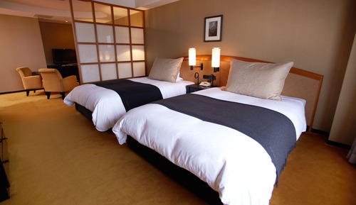 Smoking, 2 Twin Beds, Semi-Suite with Club Lounge Access