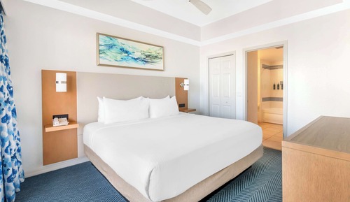 1 BEDROOM 1 KING SUITE WITH BALCONY
