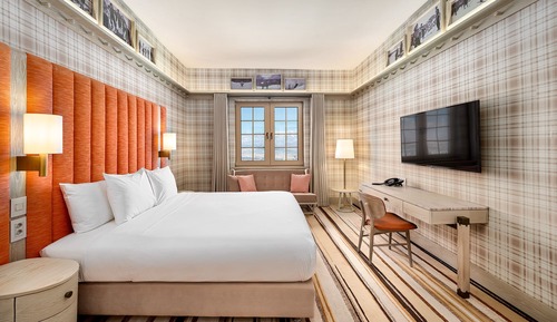 Deluxe Room, 1 Queen Bed