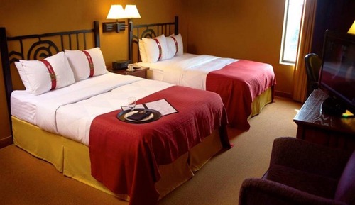 Standard Room, 2 Queen Beds, Pool View