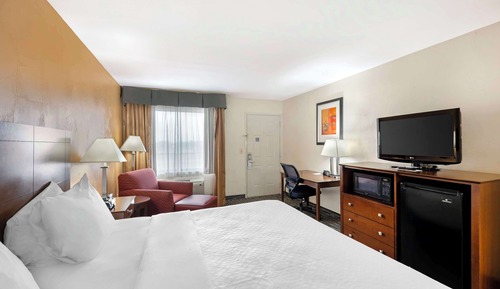 Standard Room, 1 King Bed, Non Smoking, Refrigerator & Microwave