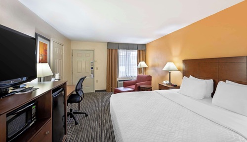 Standard Room, 1 King Bed, Accessible, Bathtub