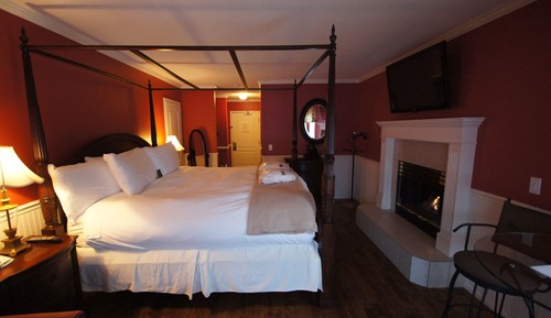 Romantic Room, 1 King Bed, Fireplace, River View