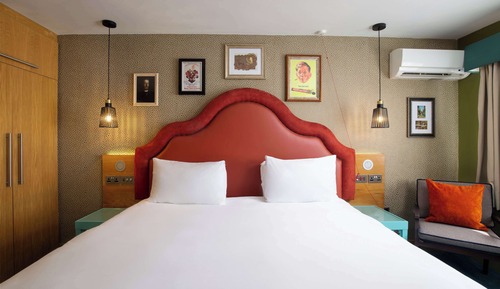 Comfort Room (Cy)