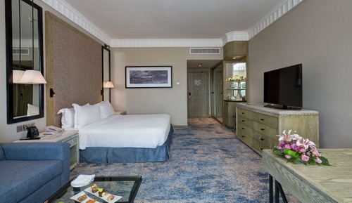 Superior Room, 1 King Bed, Partial Sea View