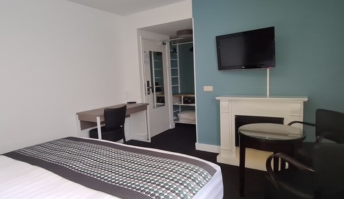 Junior Suite, 1 King Bed, Non Smoking, Fireplace