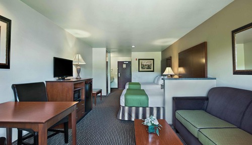 2 Queen Suite