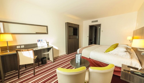Standard Room, 1 King Bed
